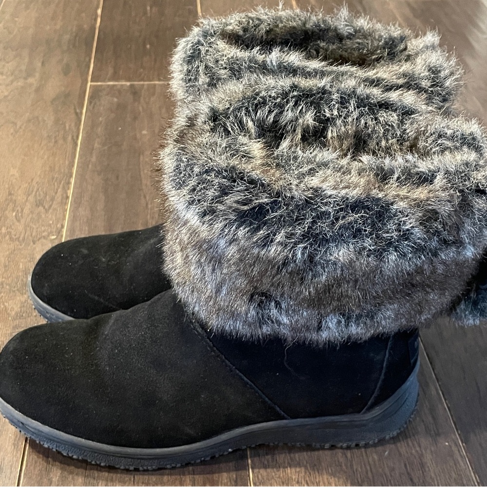 Minnetonka Women's Everett Boots black suede faux fur 7 - Picture 7 of 7